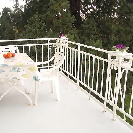 Πανσιόν Martha *